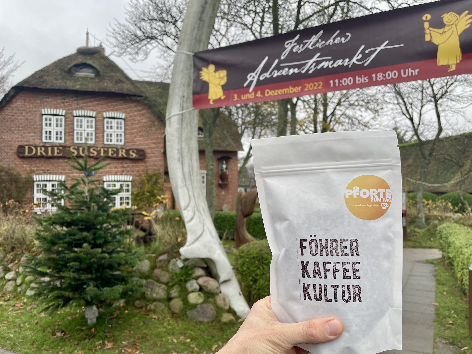 Kaffeebeutel vor dem Friesenmuseum in Wyk auf Föhr